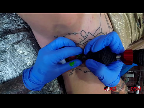 ❤️ Itin tatuiruota karšta Sully Savage gavo tatuiruotę ant savo klitorio ❤ Gražus porno prie mūsų lt.pornplaybb.ru ❤